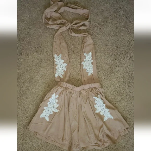 🌟NWOT WOMENS ZAFUL OPEN BACK EMBROIDERED ROMPER SIZE SMALL - Picture 1 of 1